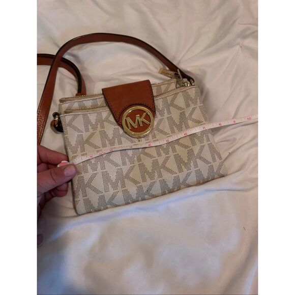 Michael Kors mk tan/white Fulton pebble leather crossbody bag/purse/pocketbook - Picture 9 of 10